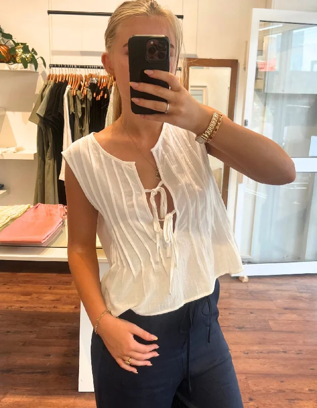 Huge Savings Rowan Sleeveless Front Tie Pleat Top in White Cotton