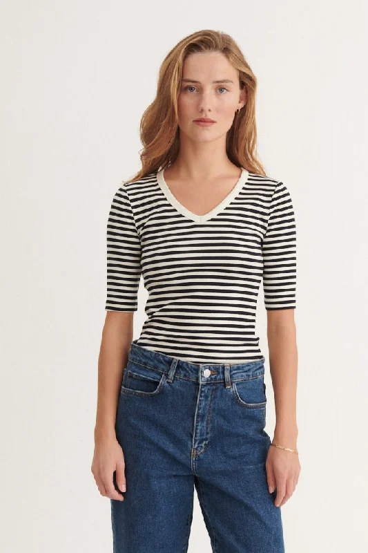 Deal Explosion Ludmilla V-Neck - Whisper White/Black