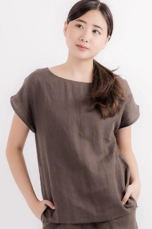 Bargain Alert Linen Short Sleeve Top in Coffee Brown