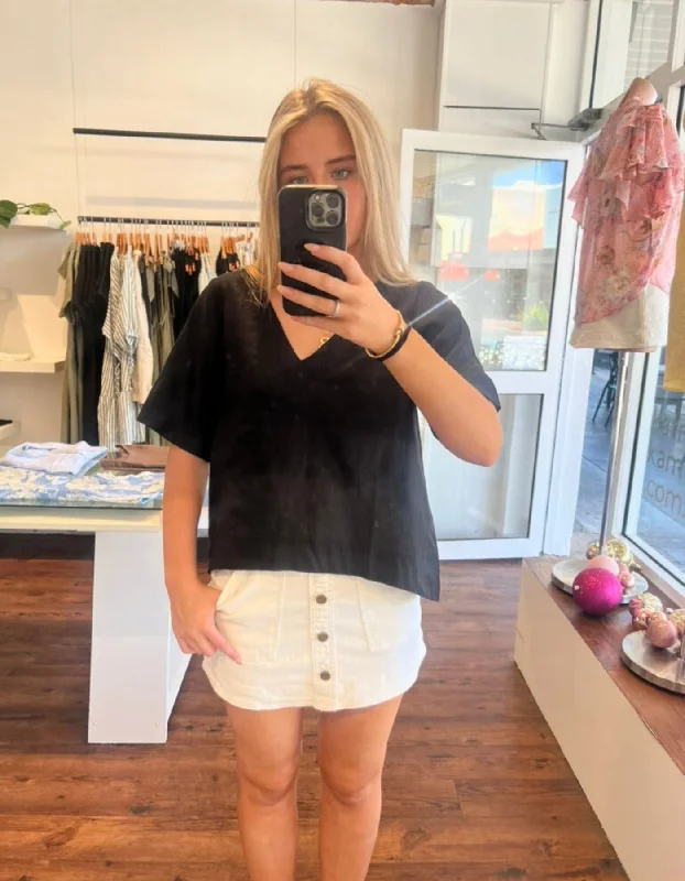 Today’s Deal Noble Short Sleeve V Neck Top in Black Linen