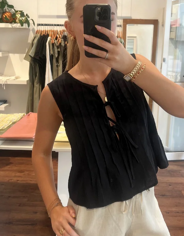 Final Sale Rowan Sleeveless Front Tie Pleat Top in Black Cotton