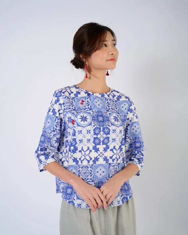 Celebrate the Weekend with Discounts Blue Tiles Cheongsam Top