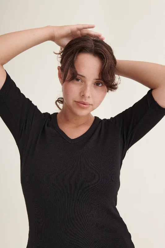 Discount Deals Ludmilla V-Neck - Black